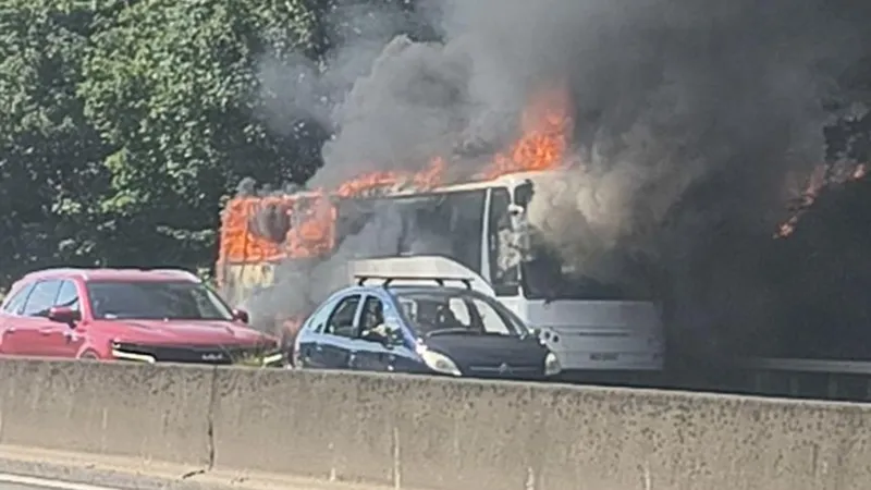 M25 Coach Fire Today: Lorry Blaze Causes Major Traffic Delays Near Leatherhead